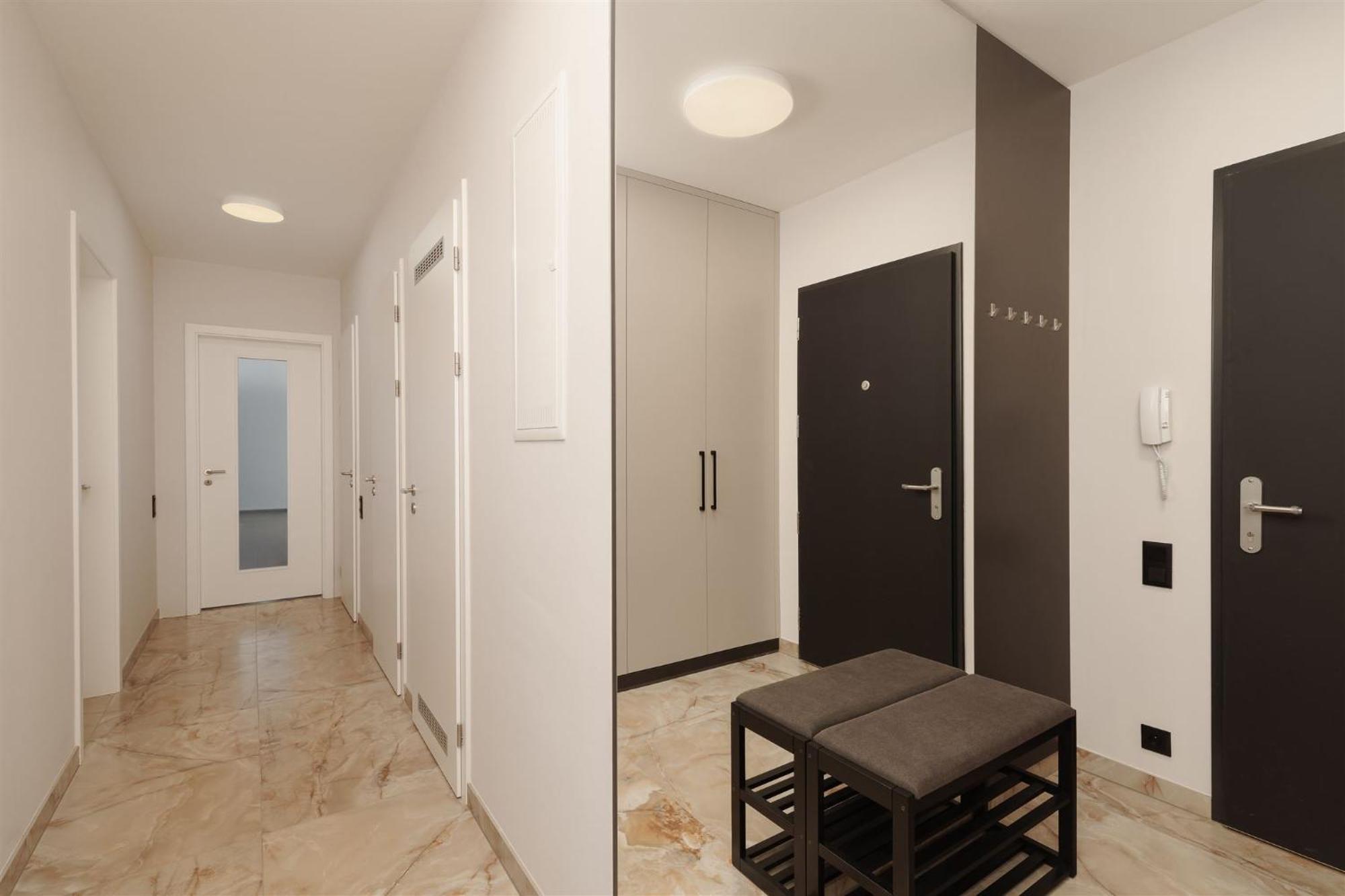 Luxury Sunny Home - Garage Parking, Metro, Balcony, Ps5 With Games プラハ エクステリア 写真